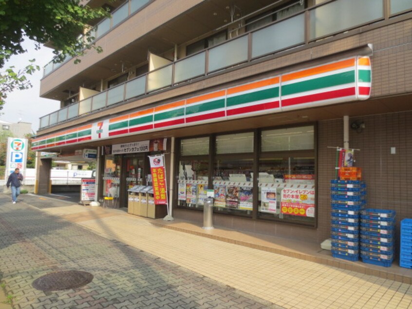 セブンイレブン(コンビニ)まで650m ロイヤル・ハイツ