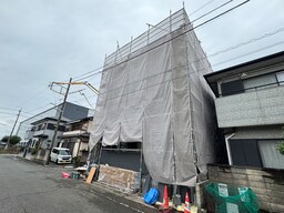 建築中