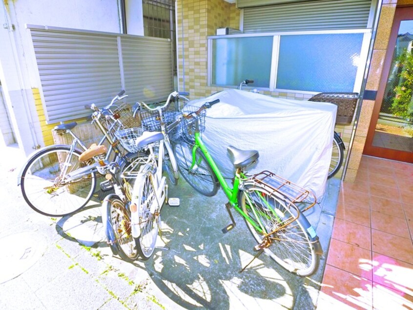 駐輪場 ア－バヒルズ梅島