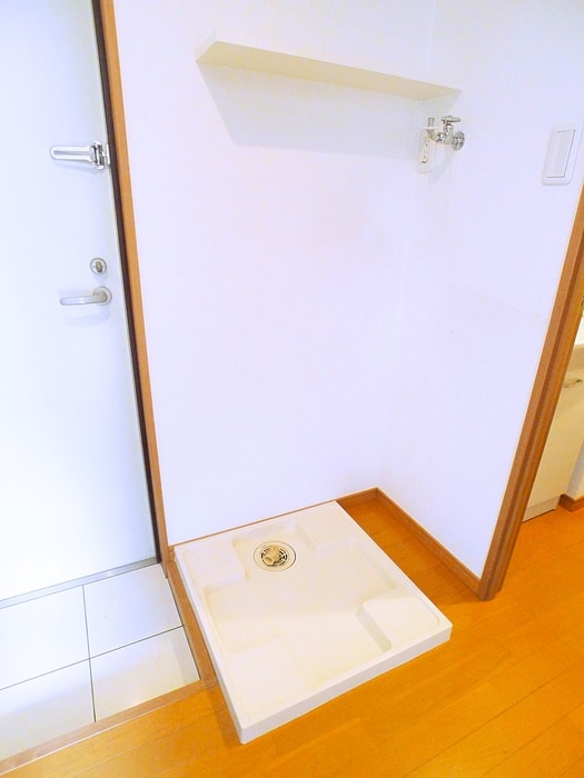 洗濯機置場 ア－バヒルズ梅島