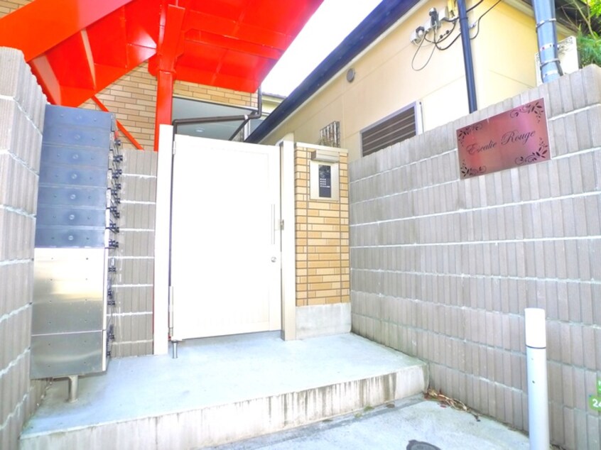 エントランス部分 エスカリエ・ルージュ