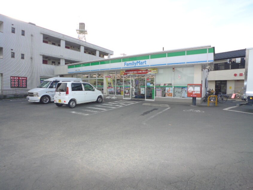 ファミリーマート川越旭町二丁目店(コンビニ)まで450m アヴィル旭町Ⅱ