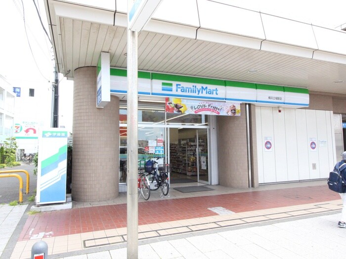 ファミリーマート横浜立場駅店(コンビニ)まで450m コモンセンス