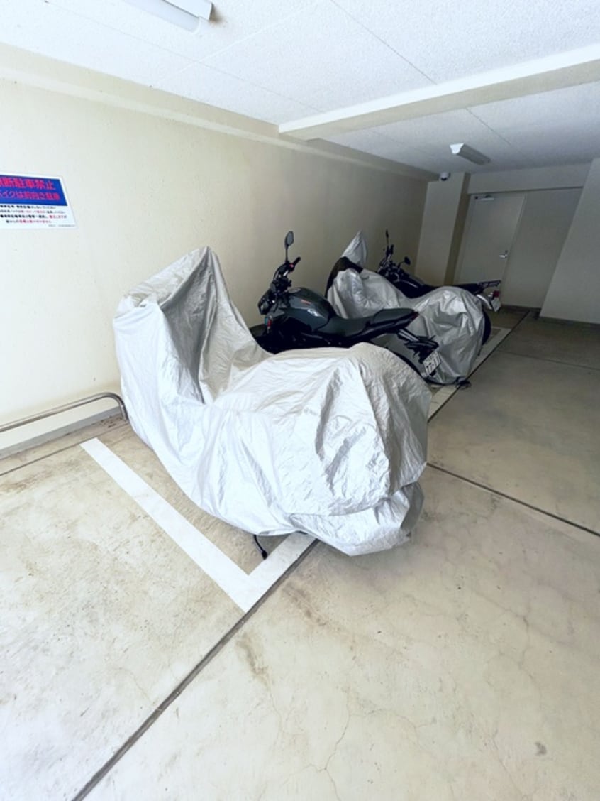 バイク置き場 アベーテ　浦和美園