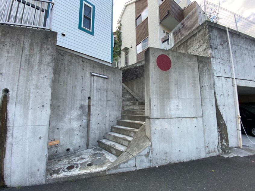 エントランス部分 メープルハイツ