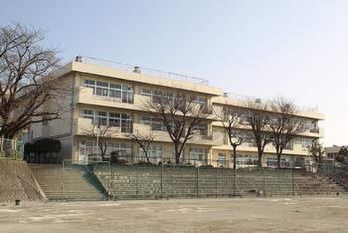 横浜市立名瀬中学校(中学校/中等教育学校)まで1400m リヴェ－ルＫ２