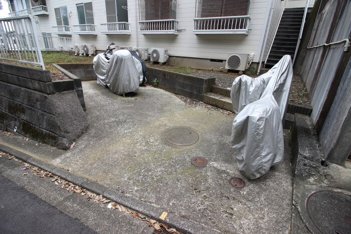 バイク置き場 エステート京塚