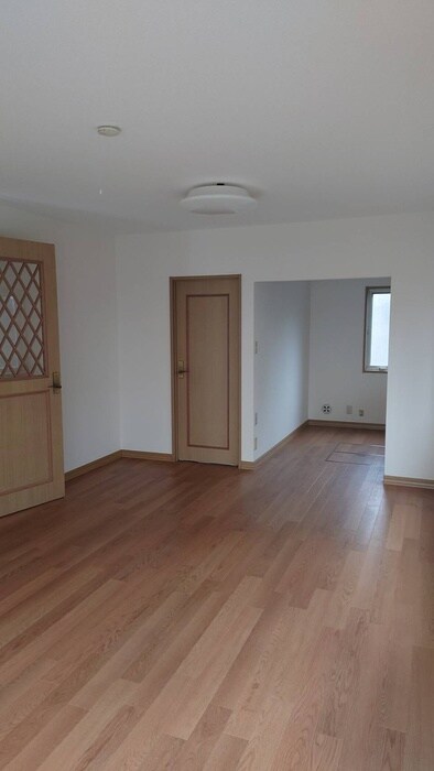 居室 羽山ハイツＥ