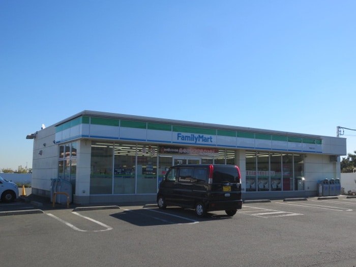 ファミリーマート(コンビニ)まで749m サザン・ウィンド・湘南・Ｇ