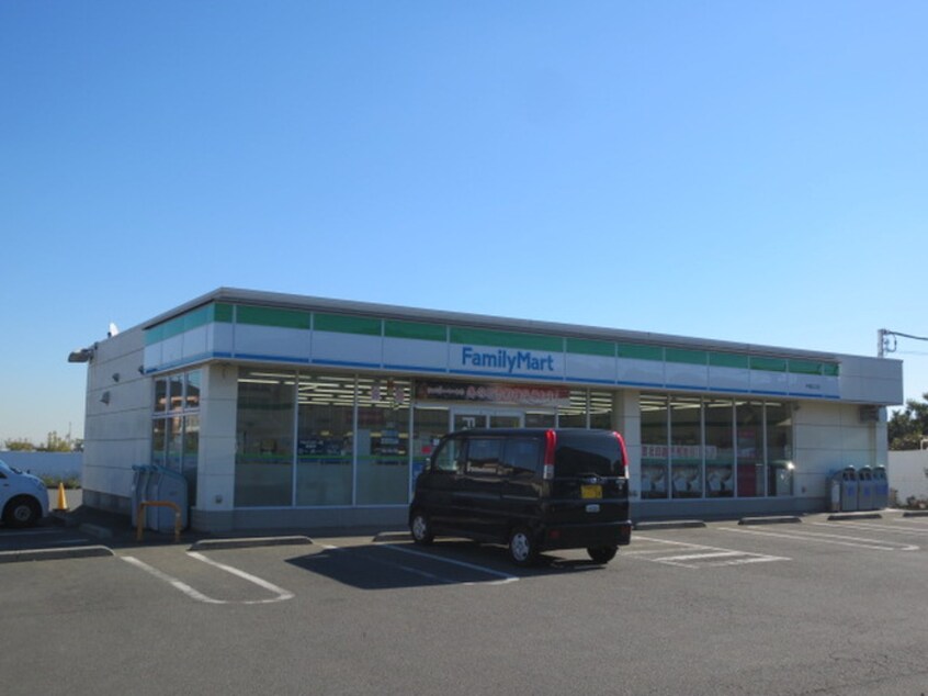 ファミリーマート(コンビニ)まで749m サザン・ウィンド・湘南・Ｇ