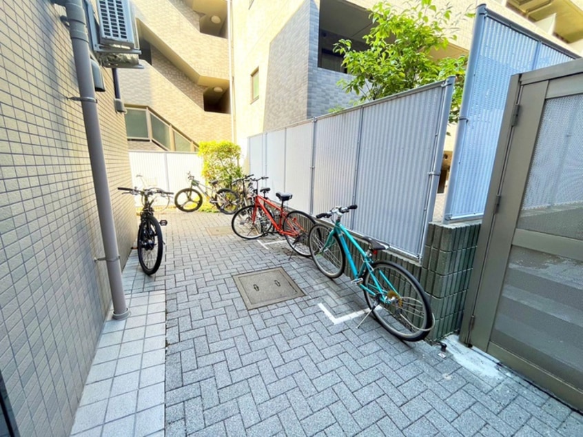 駐輪場 ル－ブル早稲田六番館