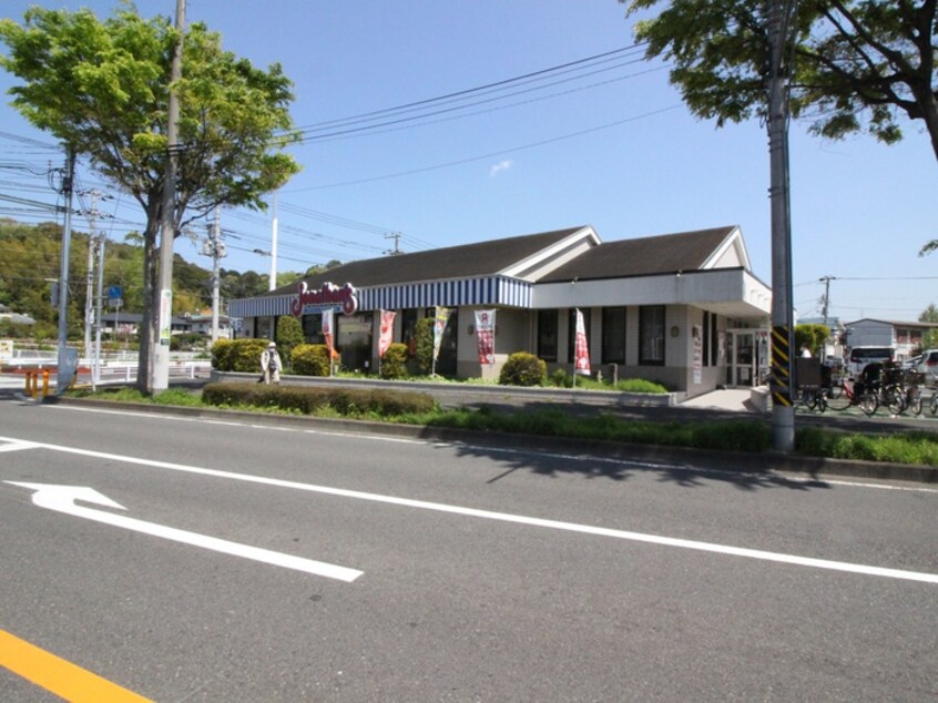 ジョナサン(その他飲食（ファミレスなど）)まで735m シャトレ山手台