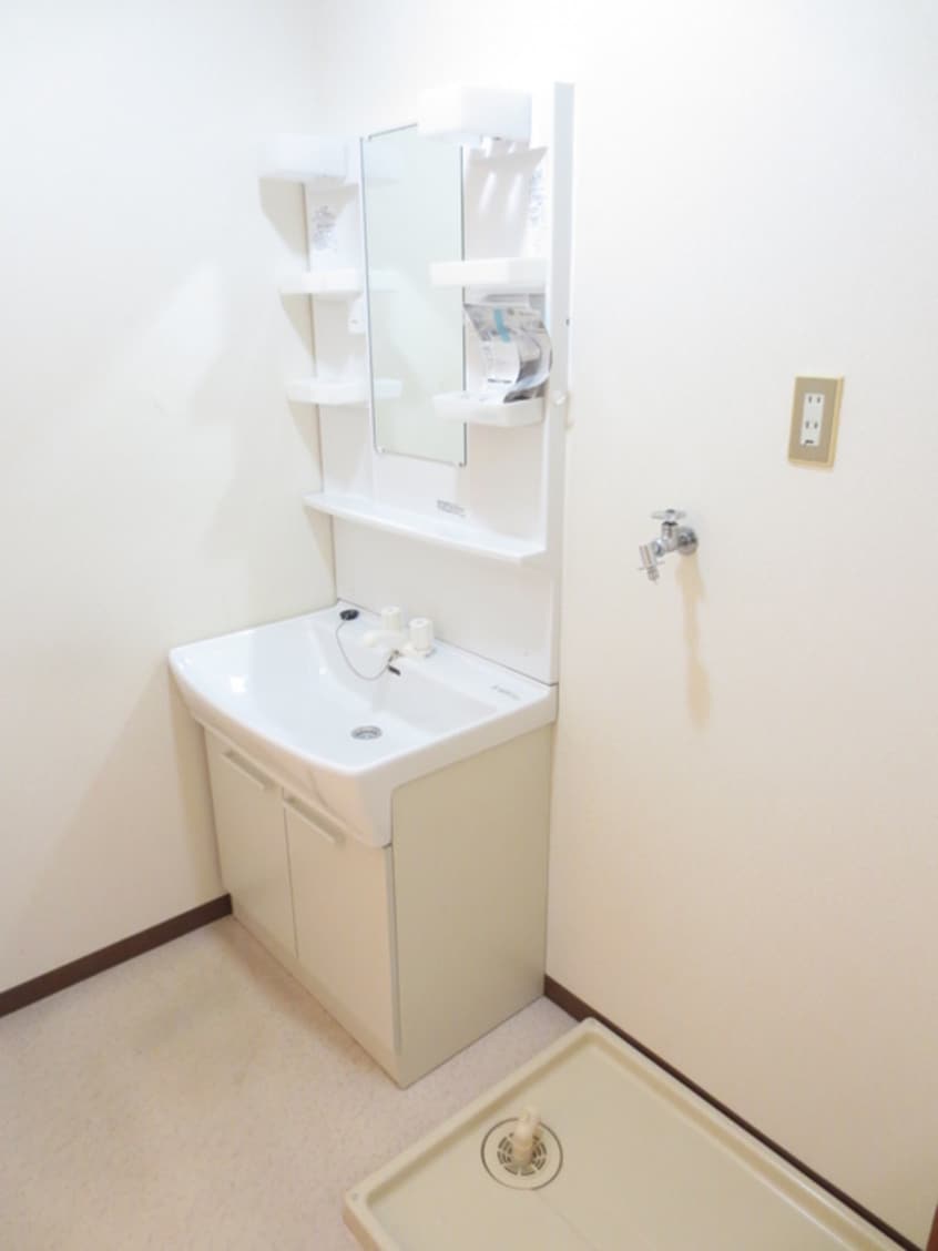 洗濯機置場 リバ－サイド西八王子