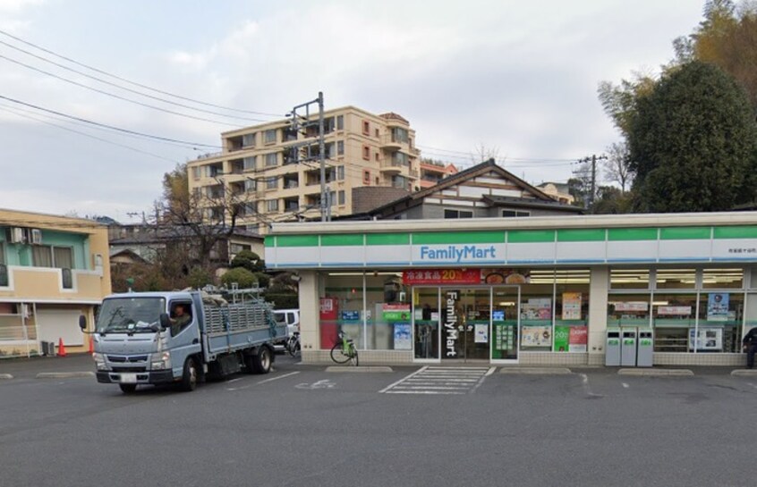 ファミリーマート 町田能ケ谷町店(コンビニ)まで513m ヒルズ司Ⅰ号館