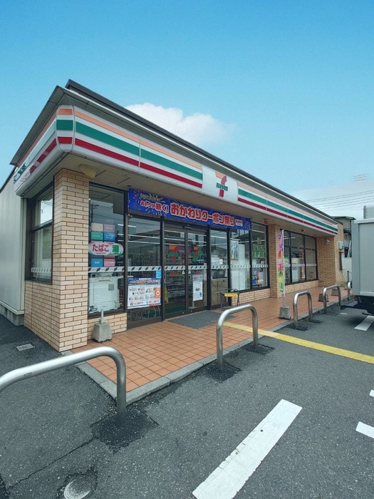 セブンイレブン草加新田店(コンビニ)まで300m アベニュー金明