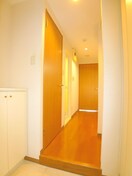 玄関 ヴィラ・ロクロ－