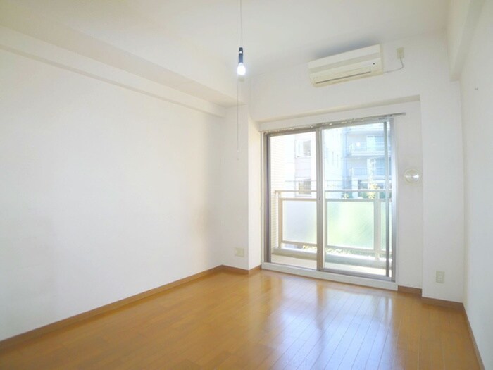 居室 ヴィラ・ロクロ－