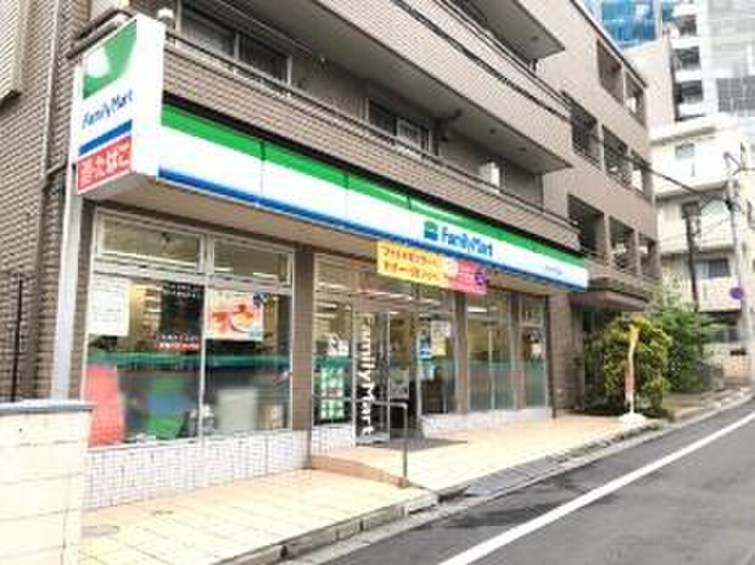 ファミリーマート代々木三丁目店(コンビニ)まで134m GRAN PASEO新宿