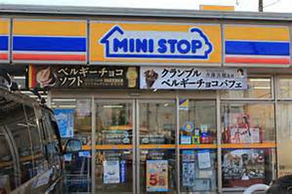 ミニストップ関内店(コンビニ)まで79m パークフラッツ横濱公園
