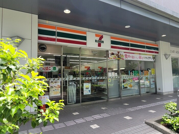セブンイレブン　東伏見駅南口店(コンビニ)まで234m ＷＨＩＴＥ　ＰＡＬＡＣＥ
