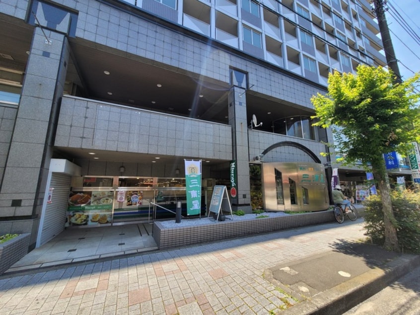 三浦屋　東伏見店(スーパー)まで111m ＷＨＩＴＥ　ＰＡＬＡＣＥ