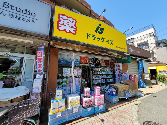 ドラッグiS（イズ）(ドラッグストア)まで93m ＷＨＩＴＥ　ＰＡＬＡＣＥ