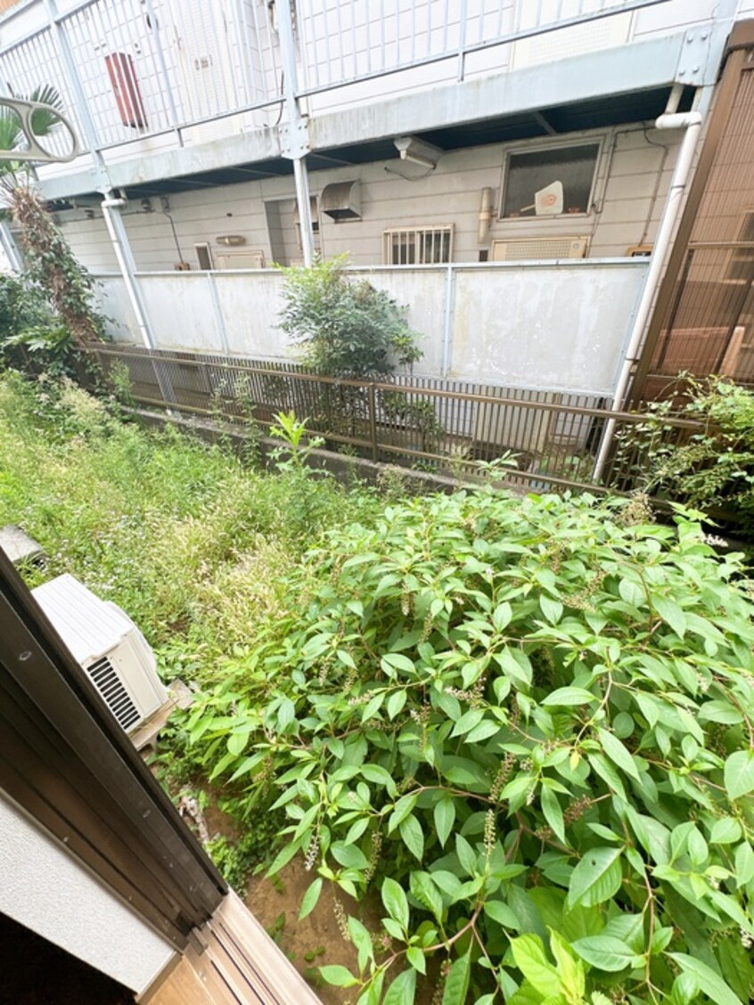 室内からの展望 百草園ヴィレッジ