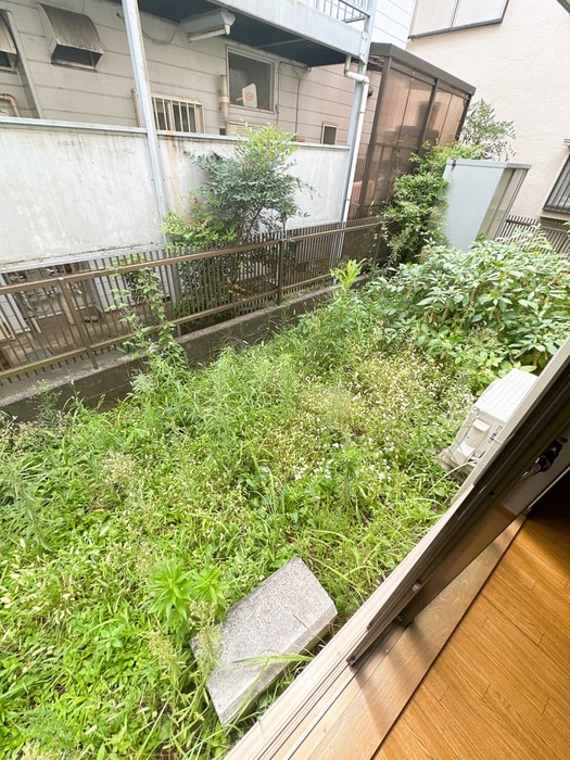 室内からの展望 百草園ヴィレッジ