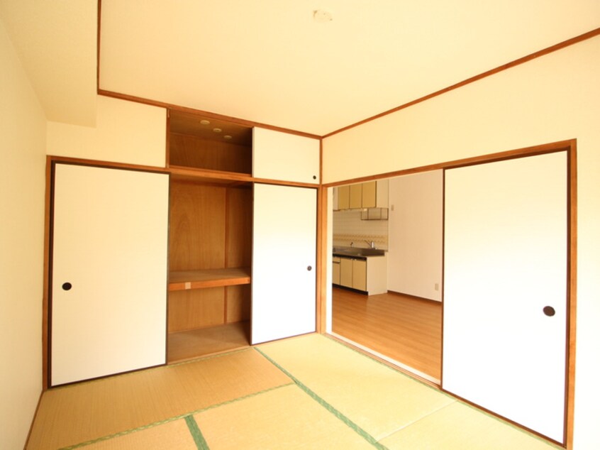 居室 エレーヌ水沢