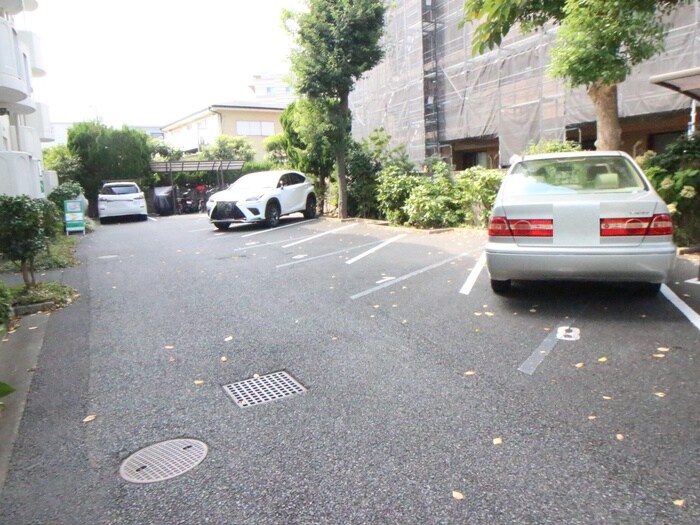 駐車場 エレーヌ水沢