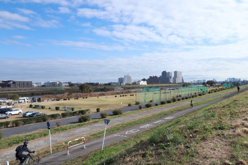 多摩川ゴルフ倶楽部(公園)まで82m 山本リバーサイドマンション