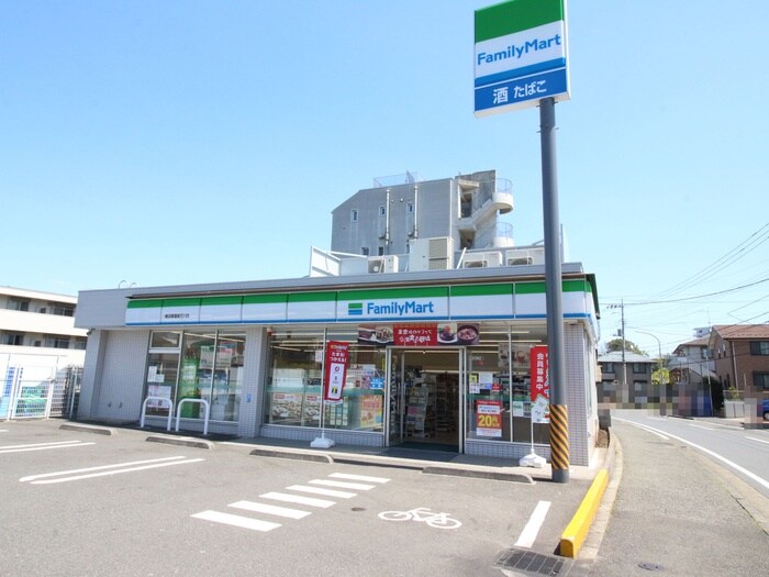 ファミリーマート横浜青葉新石川店(コンビニ)まで324m タウンヒルズあざみ野Ａ棟