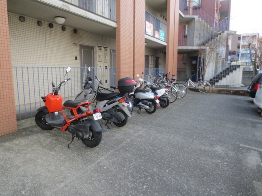 バイク置き場 湘南エクセレント1