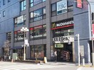 マックドナルド調布北口店(ファストフード)まで450m ビ－ムハウス根本