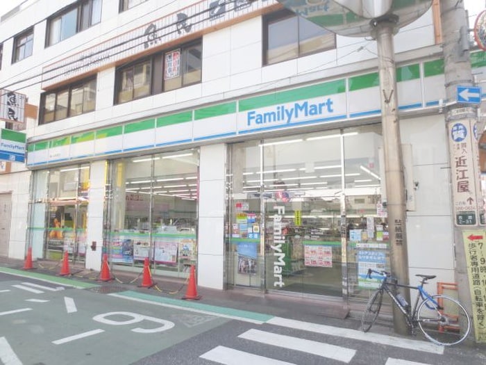 ファミリーマート幡ヶ谷駅南口店(コンビニ)まで110m 原町アパ－トメントＡ棟