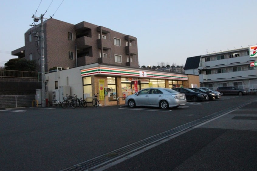セブン-イレブン八王子堀之内店(コンビニ)まで800m ハピネス東中野
