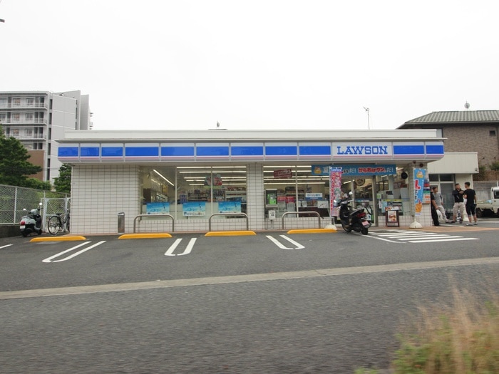 ローソン秦野西大竹店(コンビニ)まで400m 尾尻戸建