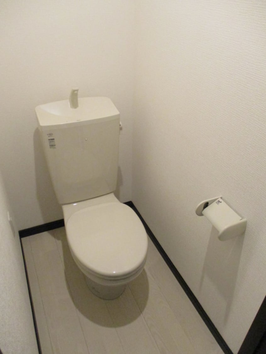 トイレ Ｅｍｉｇｒａｎｔ