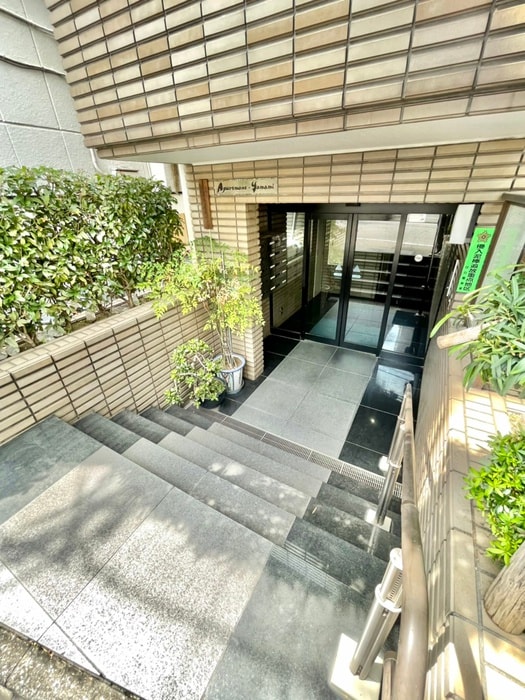 エントランス部分 アパートメントヤマミ