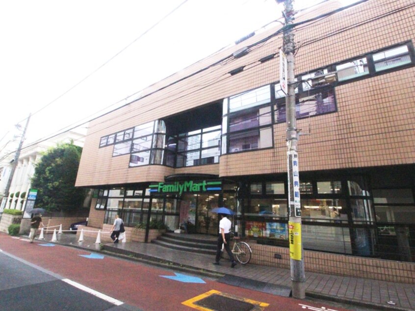 ファミリーマート南青山四丁目店(コンビニ)まで186m HJ　PLACE　MINAMIAOYAMA