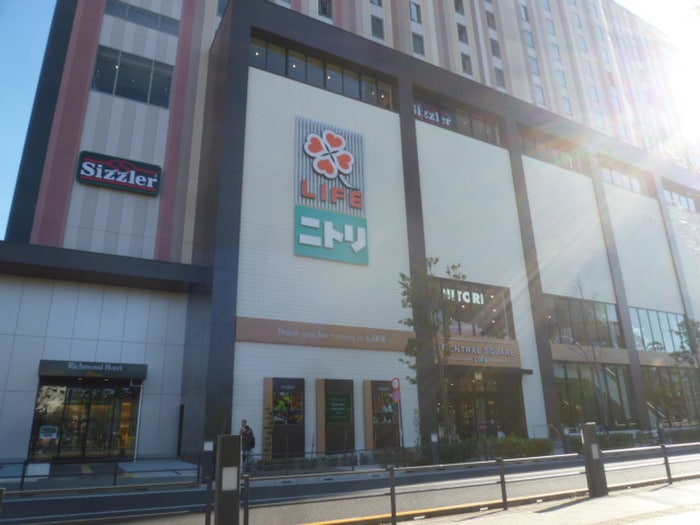 ライフ・ニトリ(電気量販店/ホームセンター)まで360m シエル　ブルー