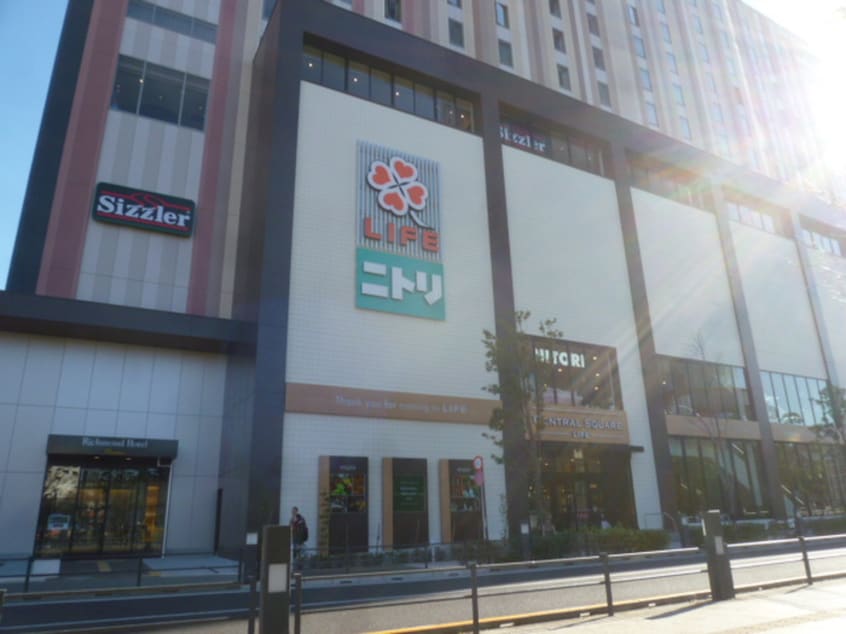 ライフ・ニトリ(電気量販店/ホームセンター)まで360m シエル　ブルー