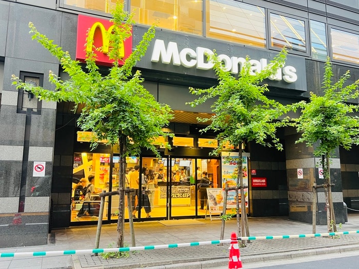 マクドナルド(ファストフード)まで180m エスティメゾン銀座