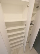 靴箱 コンフォリア新宿