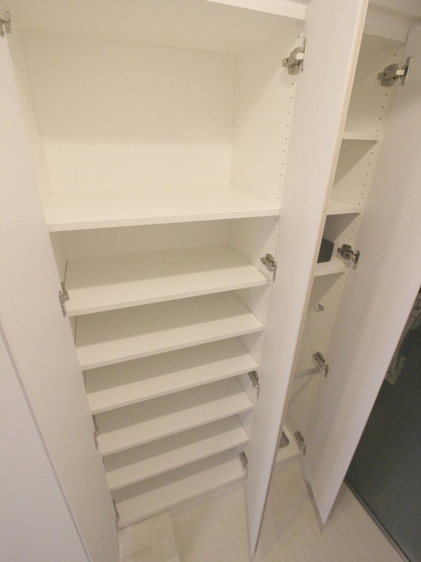 靴箱 コンフォリア新宿