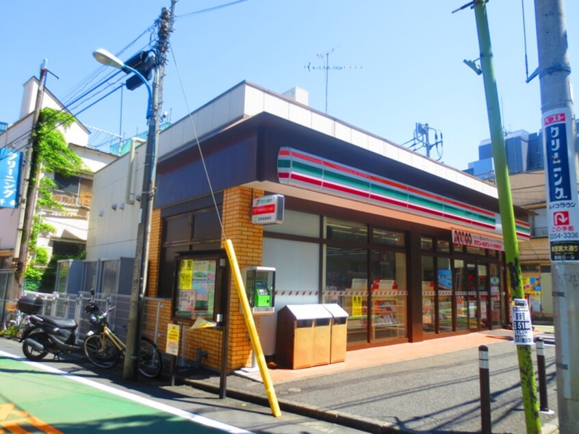セブンイレブン(コンビニ)まで129m コンフォリア新宿