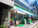 ファミリーマート(コンビニ)まで93m コンフォリア新宿