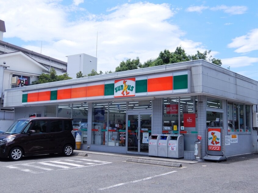 サンクス弦巻５丁目店(コンビニ)まで324m スティディオ・フェニックス