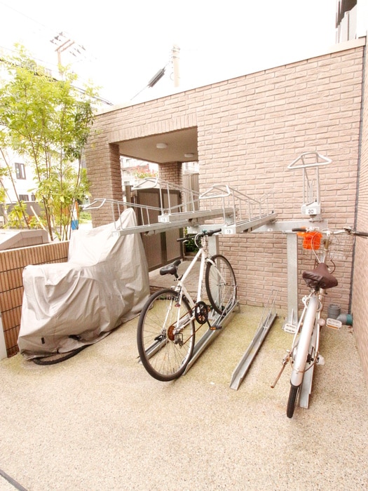 駐輪場 Cortile Nakaikegami