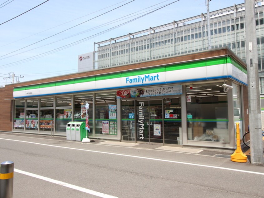 ファミリーマート淵野辺駅南口店(コンビニ)まで98m グレイスＫ２